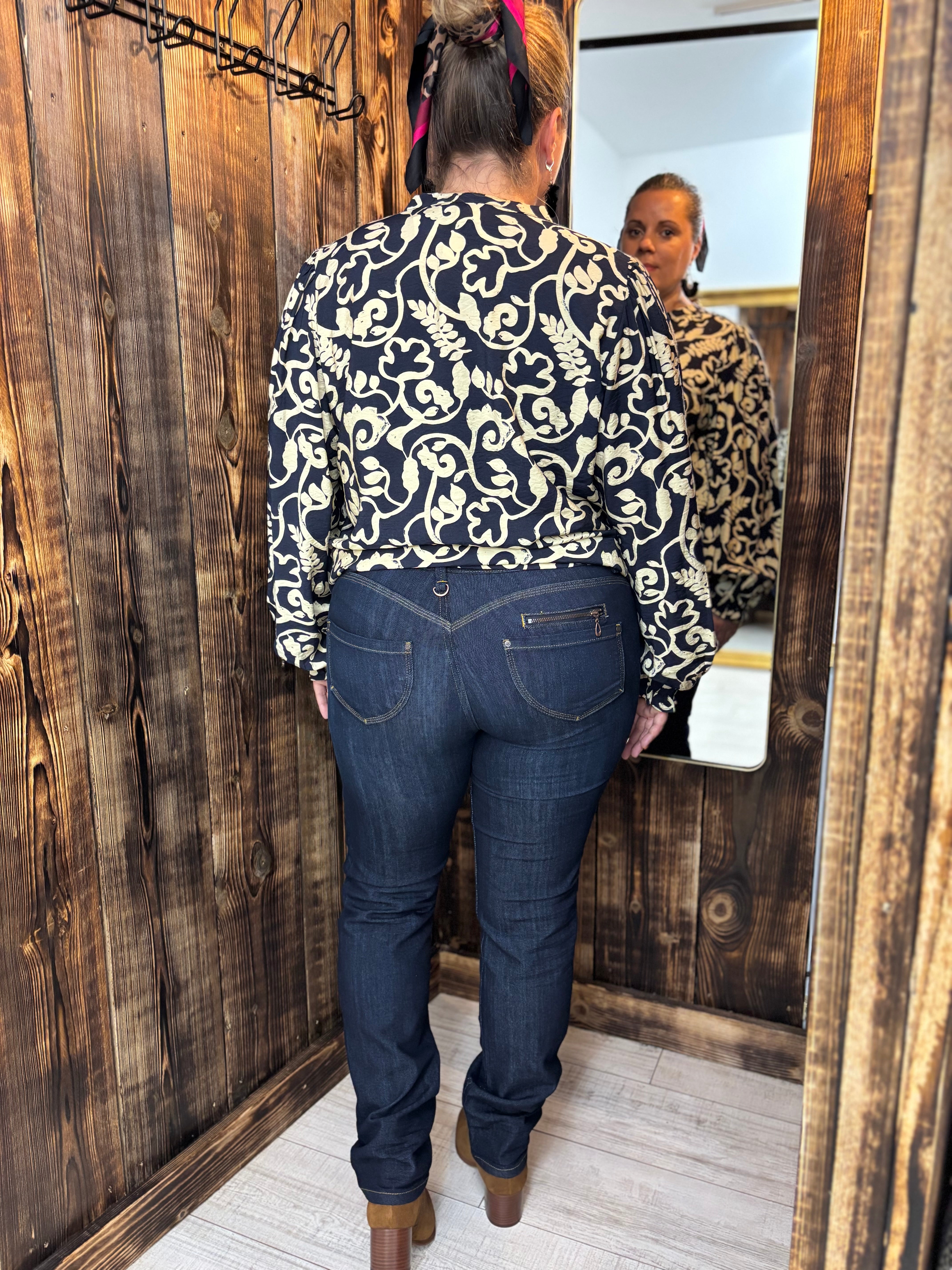 JEAN ALEXA