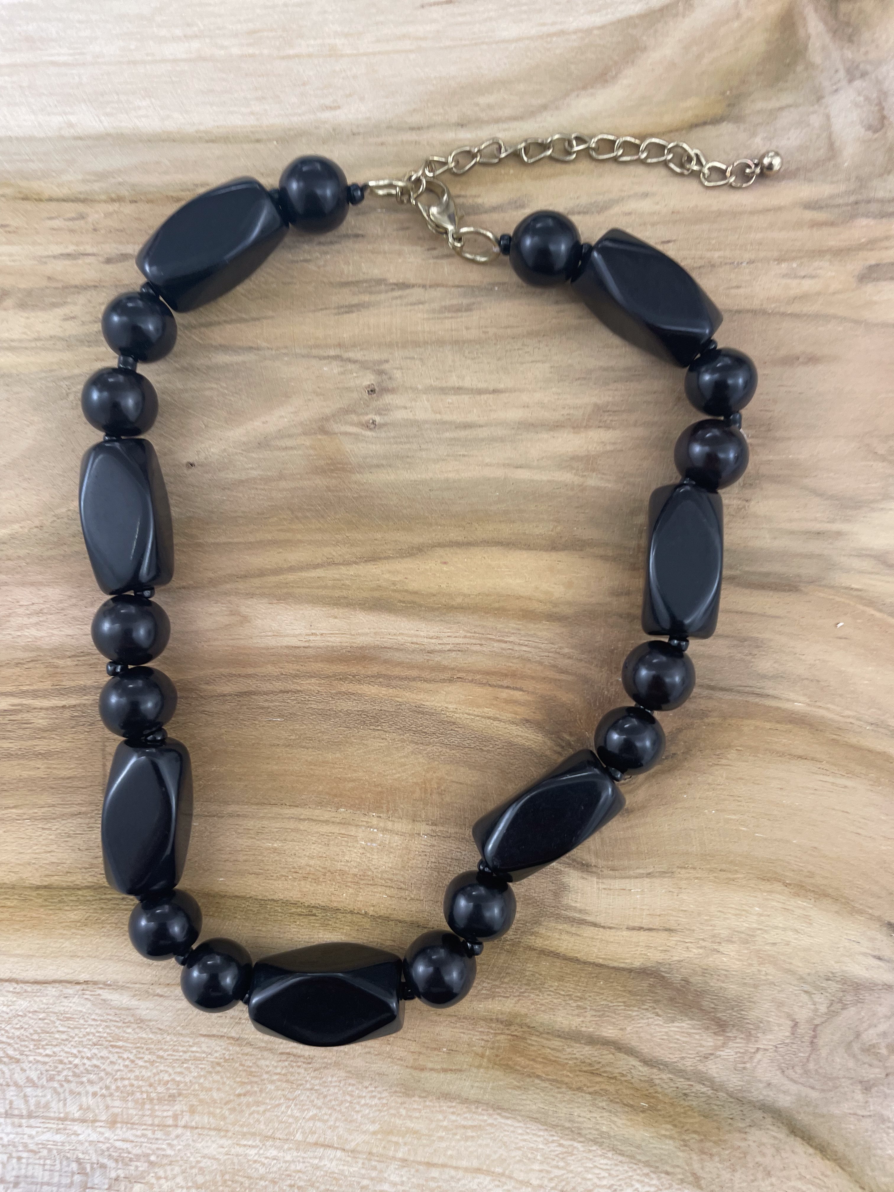 COLLIER ISABEL