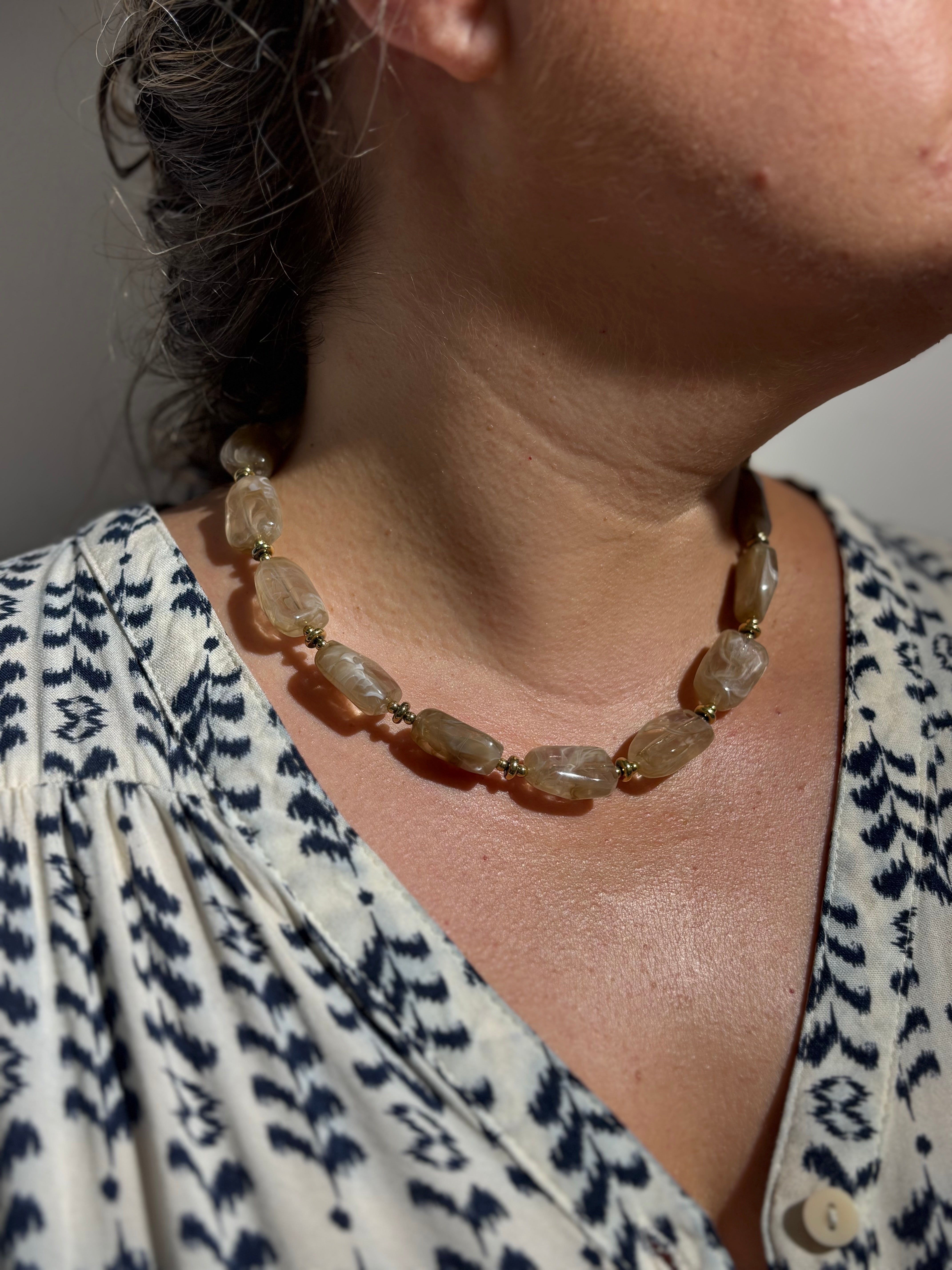 COLLIER RAYA