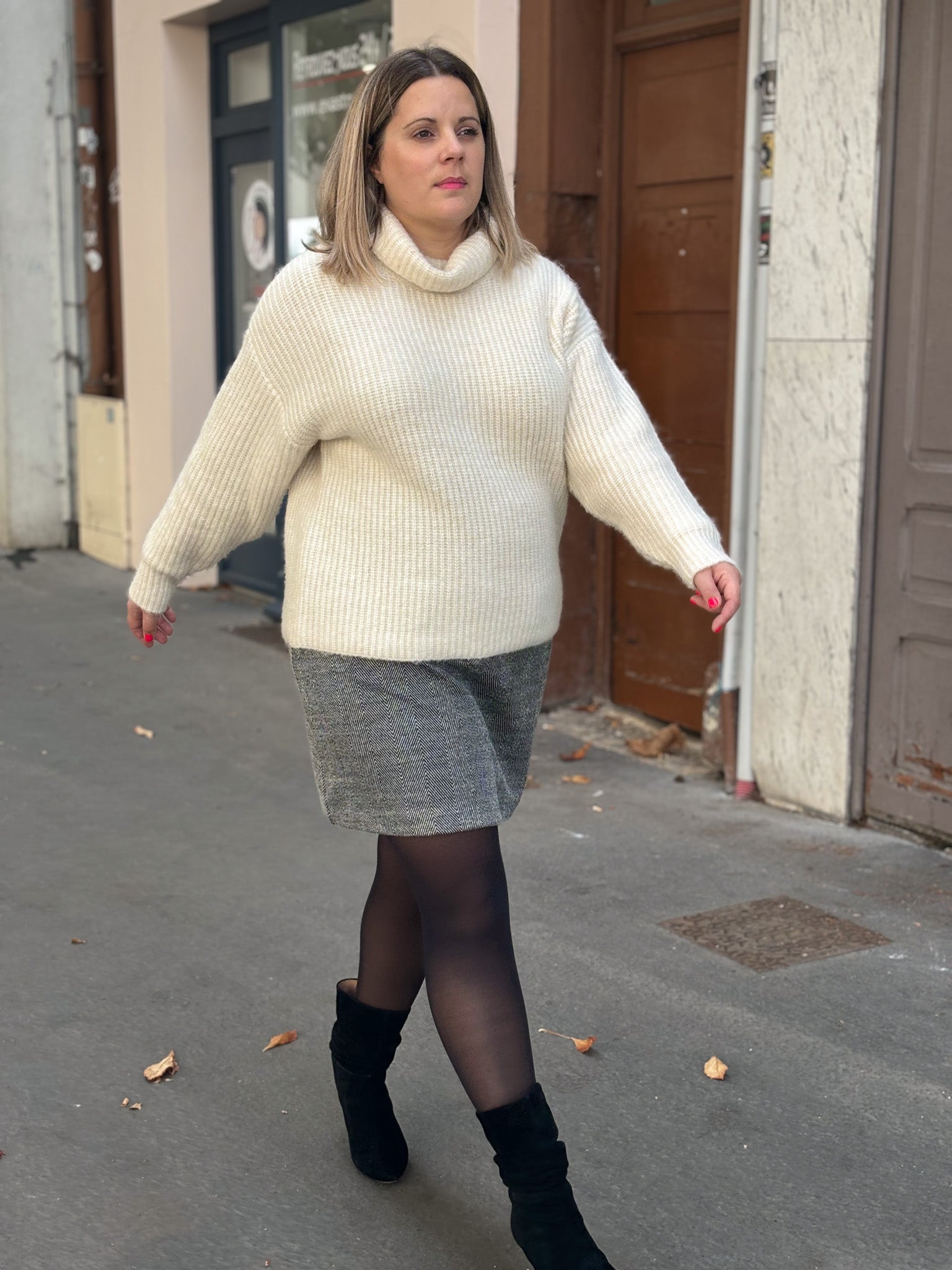 PULL ELLA