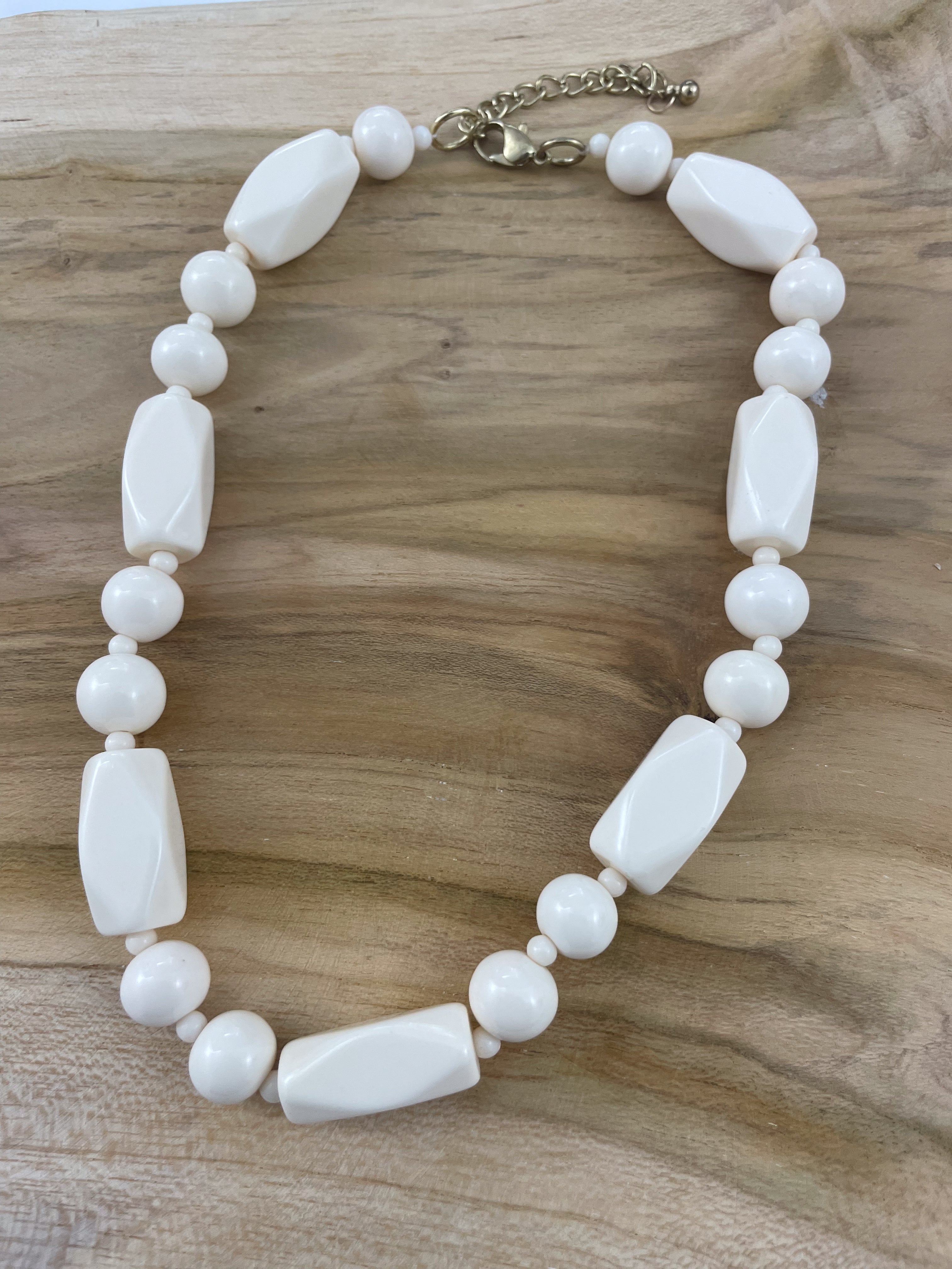 COLLIER ISABEL