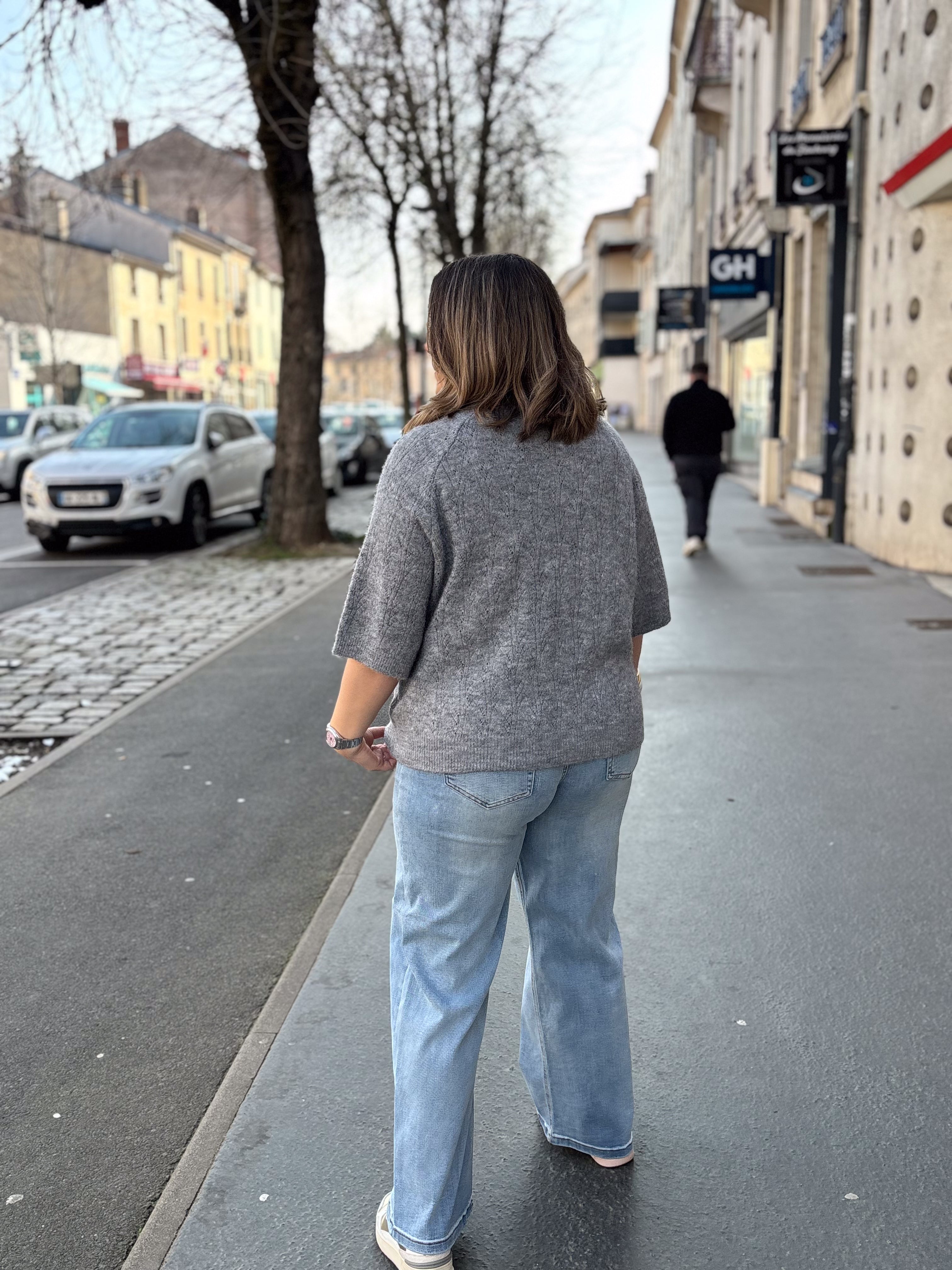 PULL TELLA