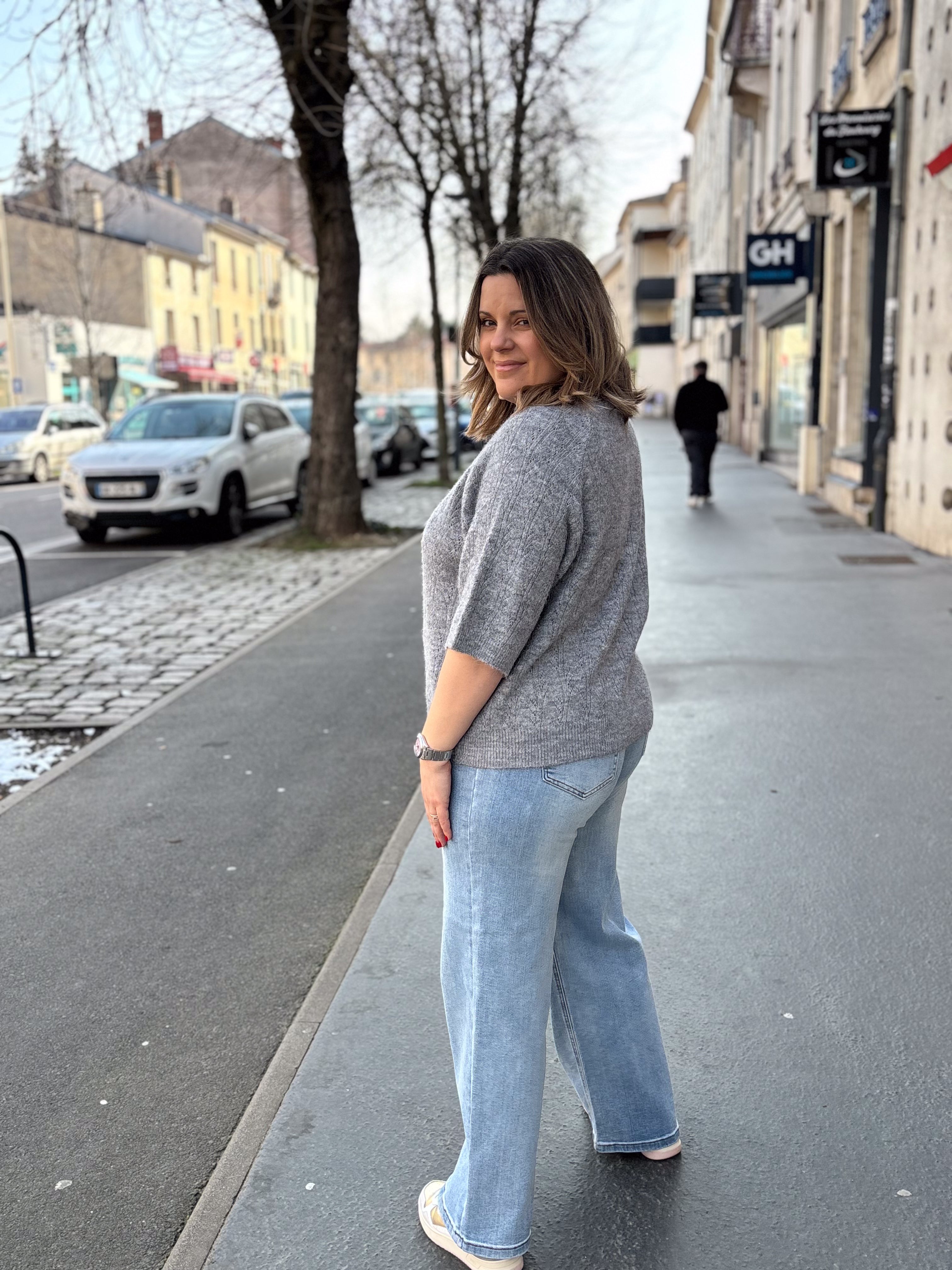 PULL TELLA