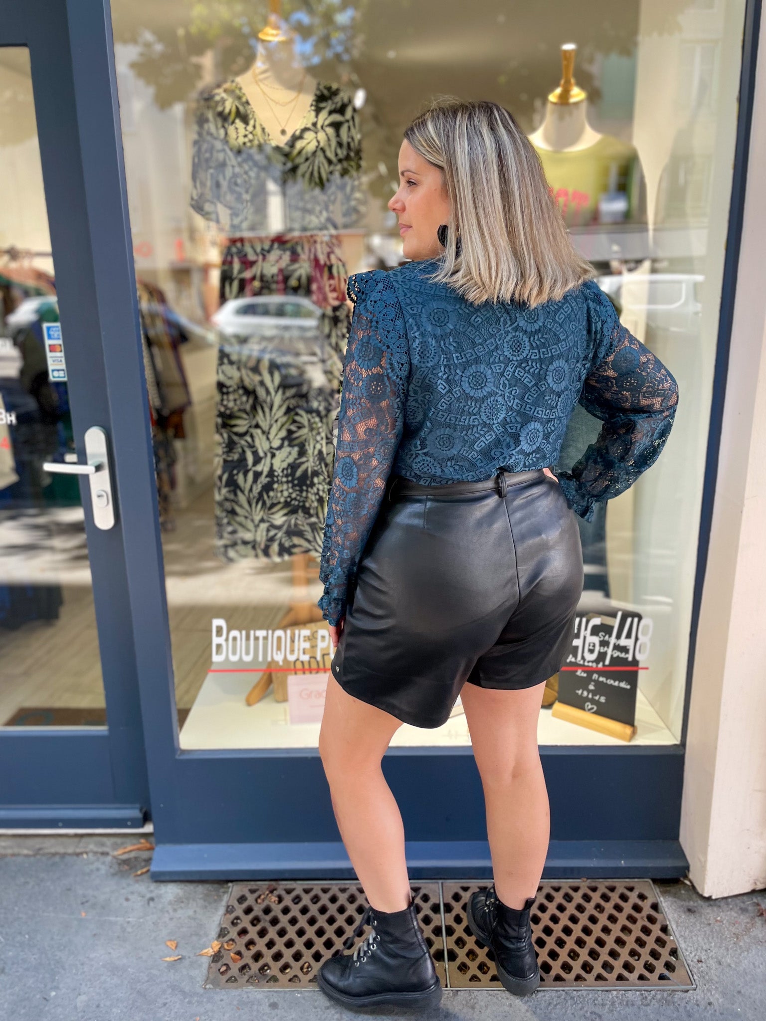 SHORT EMELIE